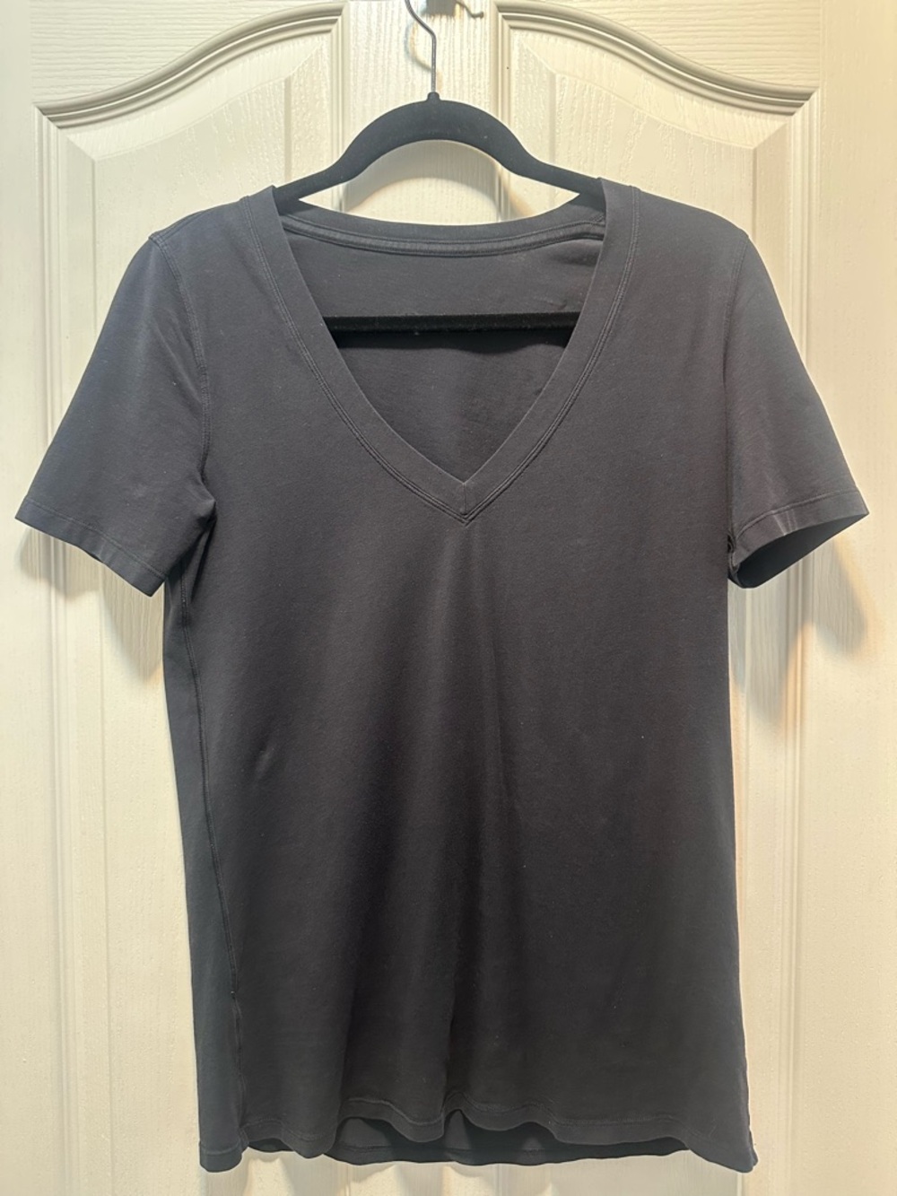 Lululemon Women's V-Neck Short Sleeve Tee - Black